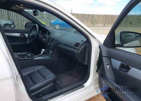 2008 Mercedes-Benz C 300 Luxury 4Matic/Sport 4Matic из США, поврежденный, VIN WDDGF81X78F116611